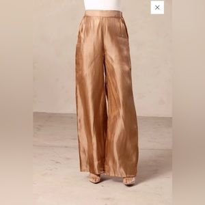 Wide legged pant